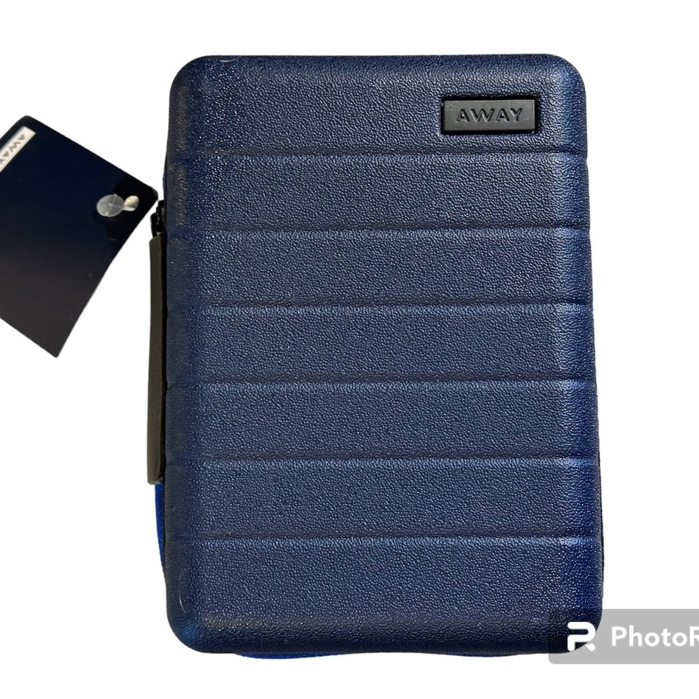 Away toiletry kit - NWT - United Polaris